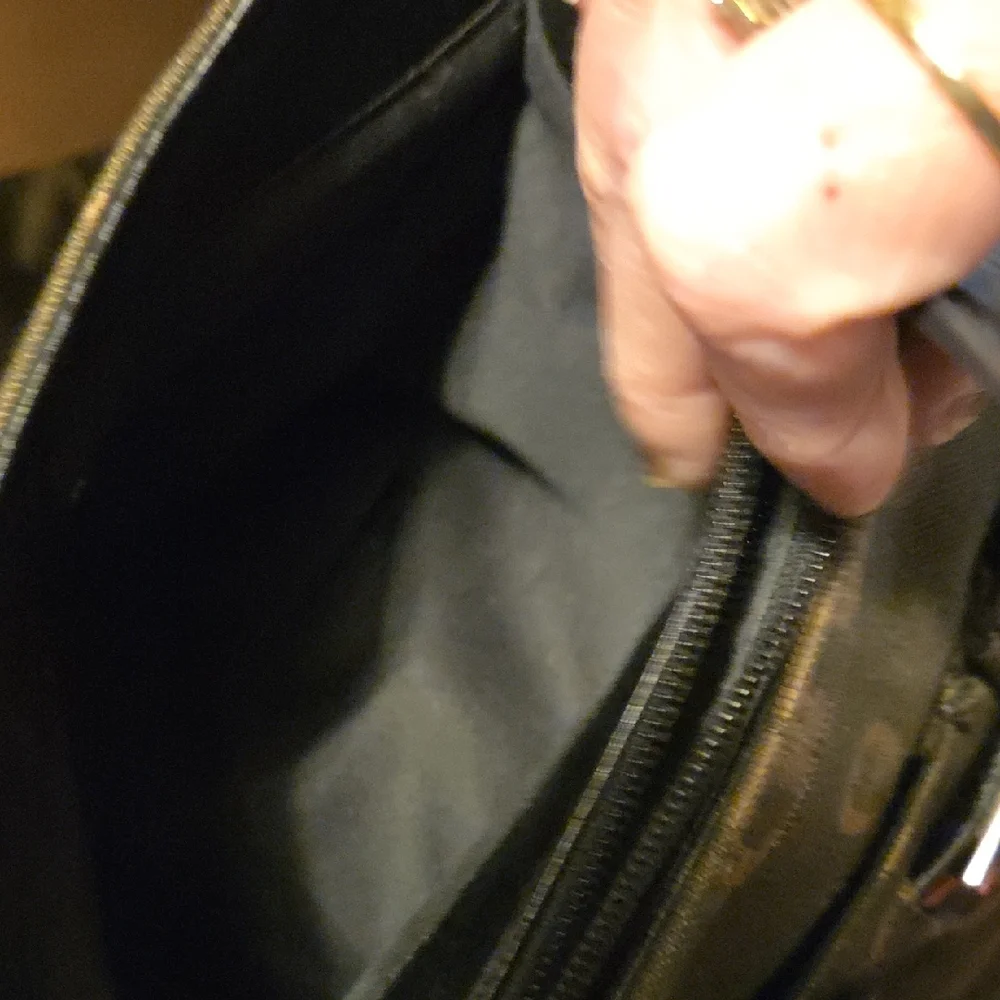 VEUC Etienne Aigner Black and Brown Shoulder Bag - Picture 7 of 15